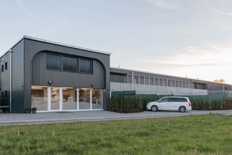 Geb%C3%A4ude_von_vorne Geb%C3%A4ude_von_vorne